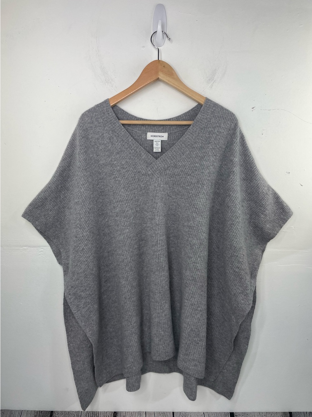 Nordstrom V-Neck Wool & Cashmere Poncho in Gray One Size